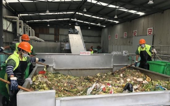 餐廚垃圾處理除臭就選微菌環(huán)境除臭劑，環(huán)境友好！